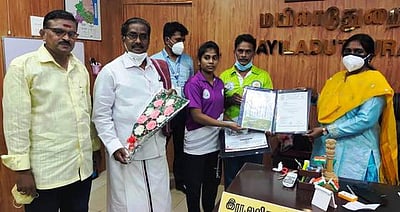 தேசிய, மாநில வில் வித்தை பயிற்சியாளா்களுக்கு ஆட்சியா் வாழ்த்து