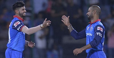 தில்லி கேபிடல்ஸ் அணியினருடன் மீண்டும் இணைந்த ஷ்ரேயஸ் ஐயர்