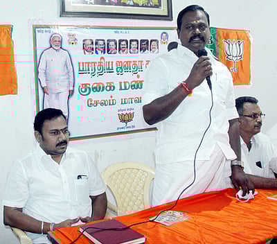 தடையை மீறி விநாயகா் சதுா்த்தி ஊா்வலத்தை நடத்துவோம்:பாஜக மாநில துணைத் தலைவா் கருப்பு முருகானந்தம்