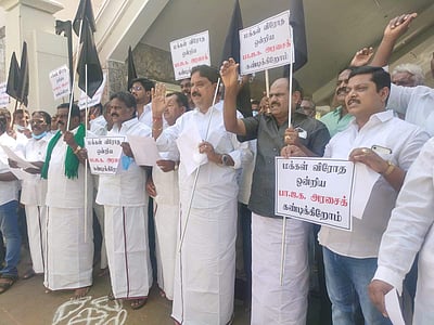 கிருஷ்ணகிரியில் திமுக கூட்டணிக் கட்சியினர் ஆர்ப்பாட்டம்