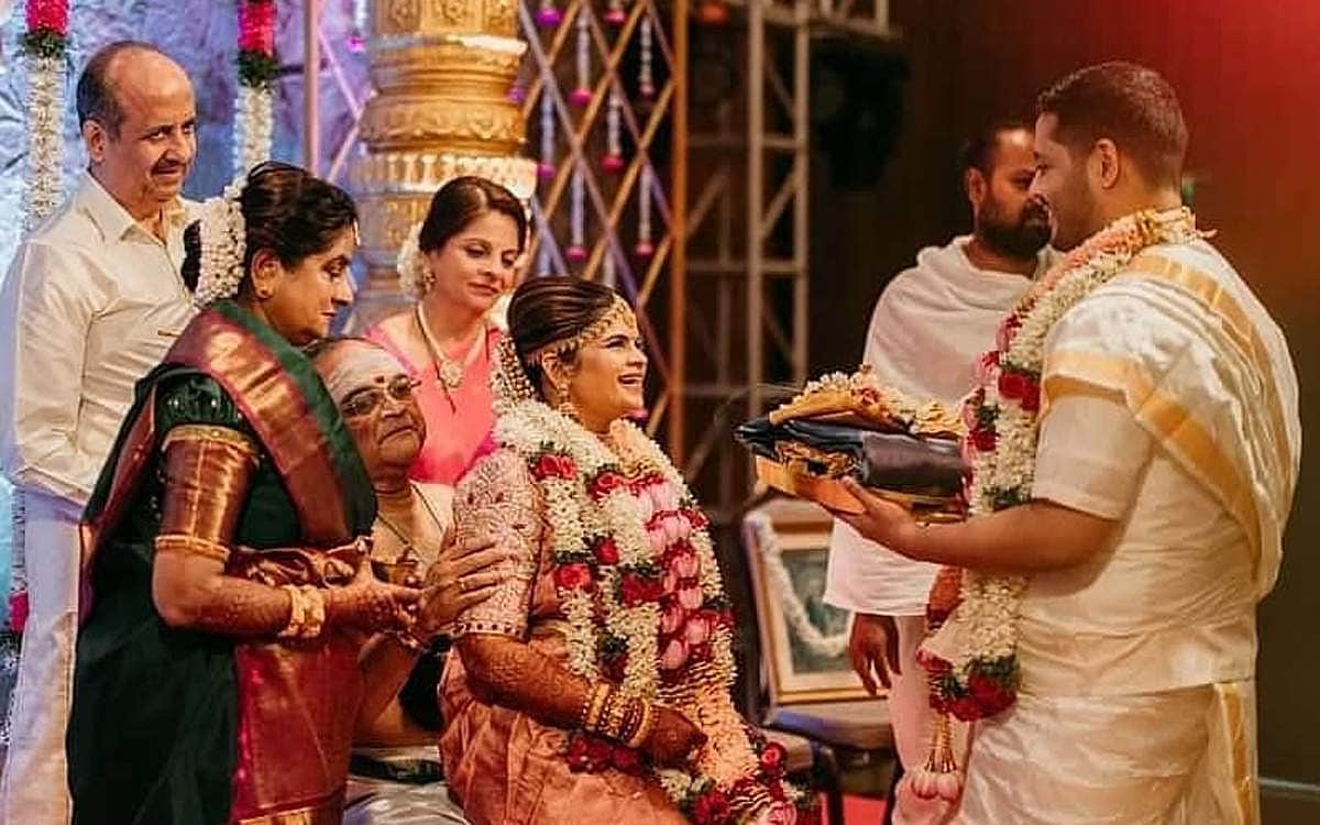 நடிகை வித்யுலேகா ராமன் - சஞ்சய் திருமண ஆல்பம்