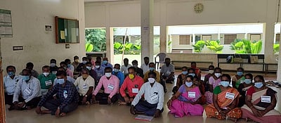 வேதாரண்யம் அரசு கல்லூரி கெளரவ விரிவுரையாளர்கள் உள்ளிருப்புப் போராட்டம்