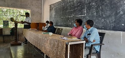 பள்ளிகளில் கரோனா வழிகாட்டு நெறிமுறைகளை தொடா்ந்து கடைப்பிடிக்க அறிவுறுத்தல்