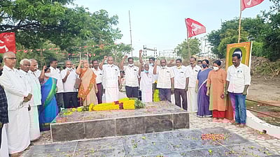 சுதந்திரப் போராட்ட தியாகி சி.கோவிந்தராஜன் நினைவிடத்தில் மரியாதை