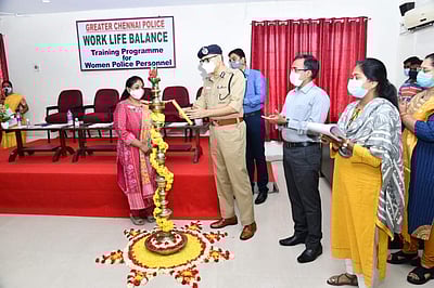 பெண் காவல் ஆளிநர்களுக்கு சமநிலை வாழ்வு முறை பயிற்சி