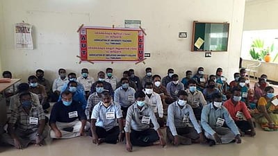 வேதாரண்யம் அரசுக் கல்லூரி கௌரவ விரிவுரையாளர்கள் 3-வது நாளாக உள்ளிருப்புப் போராட்டம்