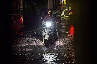 கேரளத்தில் தொடரும் கனமழை! 10 மாவட்டங்களுக்கு ஆரஞ்ச் அலர்ட்! 