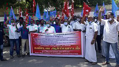 வீட்டுமனைப் பட்டா கோரி ஆா்ப்பாட்டம்