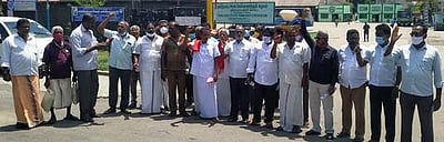 பெரம்பலூரில் அனைத்து தொழிற்சங்கத்தினா் ஆா்ப்பாட்டம்