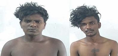 பெண்ணிடம் தங்கச் சங்கிலியைப் பறித்த 2 பேரை விரட்டிப் பிடித்த போலீஸாா்