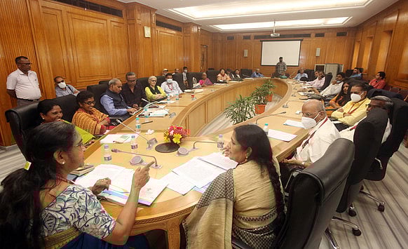 பெண்களின் உரிமைக்காக குரல் கொடுத்தவா் மகாகவி பாரதியாா்: துணைவேந்தா் டாக்டா் சுதா சேஷய்யன்