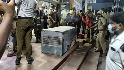 செங்கல்பட்டு அரசு மருத்துவமனையில் பேட்டரி வெடித்து விபத்து: மக்கள் அலறியடித்து ஓட்டம்