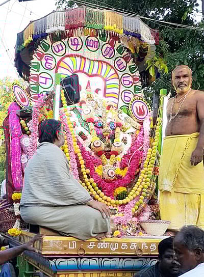புளியடி தேவி ஸ்ரீமாரியம்மன் கோயிலில் சப்பர பவனி