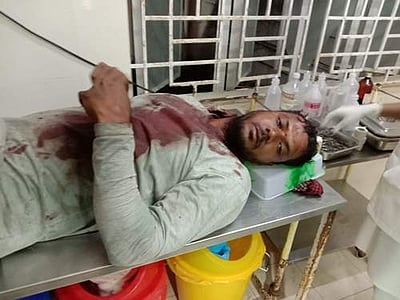 நடுக்கடலில் மீன் பிடித்த வேதாரண்யம் மீனவர்களை அரிவாளால் வெட்டிய இலங்கை மீனவர்கள்