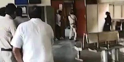 பரபரப்பை ஏற்படுத்திய தில்லி நீதிமன்ற துப்பாக்கிச்சூடு; இருவர் கைது