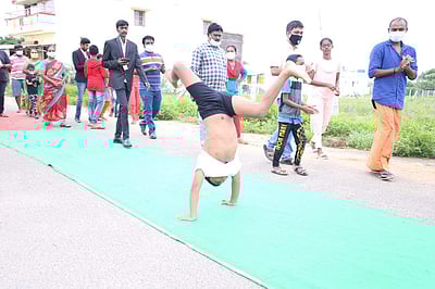 சக்கராசனத்தில் பல்டி அடித்து அவிநாசி சிறுவன் உலக சாதனை