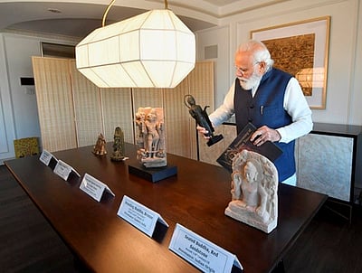 157 கலைப் பொருள்கள்பிரதமரிடம் ஒப்படைப்பு