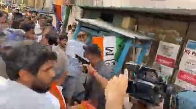 தேர்தல் பிரசார மோதல்: துப்பாக்கி நீட்டிய பாஜக தலைவரின் பாதுகாவலர்