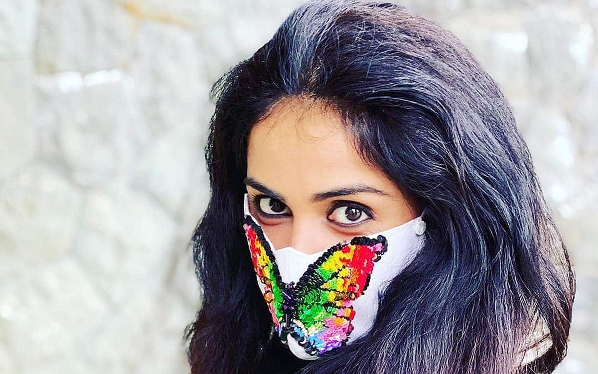 பாய்ஸ் திரைப்படத்தின் மூலம் தமிழ் சினிமாவில் அறிமுகமானார்.