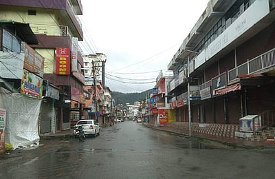 இடுக்கி மாவட்டத்தில் முழுக் கடையடைப்பு - போக்குவரத்து நிறுத்தம்