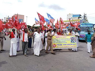 எடப்பாடியில் அனைத்துக் கட்சியினர் ஆர்ப்பாட்டம்