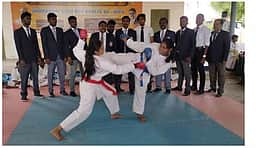 தேசிய கராத்தே போட்டியில் ஒசூா் மாணவா்கள் சிறப்பிடம்