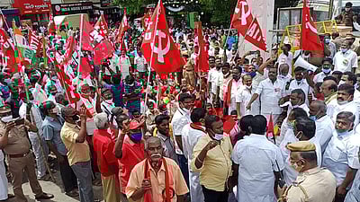 திருப்பூரில் ரயில் மறியலுக்கு முயன்ற 200க்கும் மேற்பட்டோர் கைது