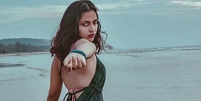 பிகினி உடையில் நடிகை அமலா பால்: புகைப்படங்கள்