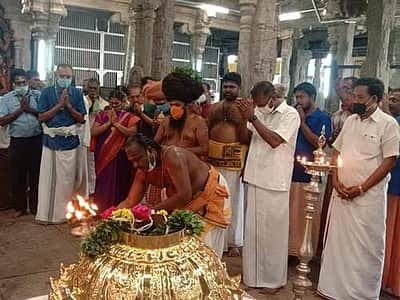 வைத்தீஸ்வரன் கோயிலில் கொடிமரத்திற்கு தங்க பத்ம பீடம் பிரதிஷ்டை: தருமபுரம் ஆதீனம் பங்கேற்பு
