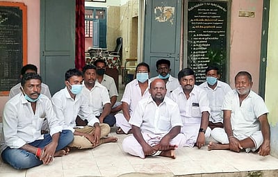 அம்மாபேட்டையில் அதிமுக, பாமகவினா் போராட்டம்