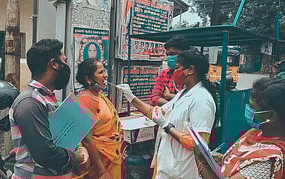 3 ஆவது அலை எச்சரிக்கை: மாநகரில் வீடுவீடாக  கரோனா பரிசோதனை தீவிரம்