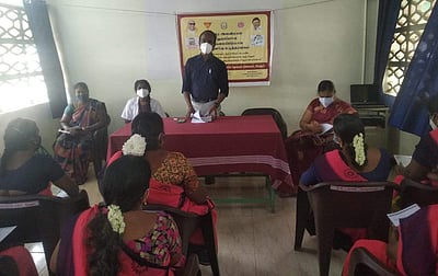 வாழப்பாடி அருகே அங்கன்வாடி பணியாளர்களுக்கு  நவீன கருக்கலைப்பு பயிற்சி முகாம்