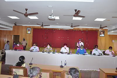 ஏழைகளுக்கு வீட்டுமனைப் பட்டா வழங்க உரிய நடவடிக்கை எடுக்க அறிவுறுத்தல்