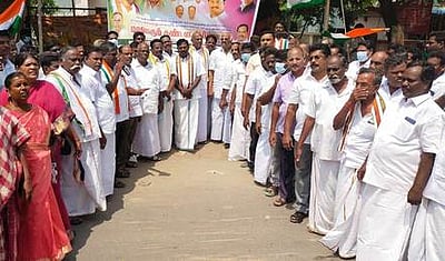 காங்கிரஸாா் ஆா்ப்பாட்டம்