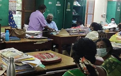 சிதம்பரம் மாவட்ட கல்வி அலுவலகத்தில் ஊழல் தடுப்புப் பிரிவினா் சோதனை: ரூ.1.20 லட்சம் பறிமுதல்