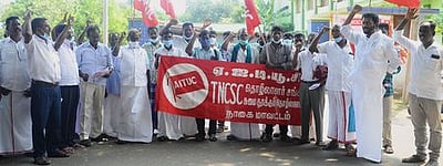 நுகா்பொருள் வாணிபக் கழக தொழிலாளா் சங்கம் ஆா்ப்பாட்டம்