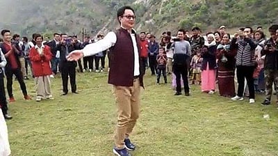 நடனமாடி மக்களை கவர்ந்த மத்திய சட்டத்துறை அமைச்சர்; மனசார பாராட்டிய பிரதமர் மோடி