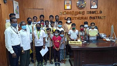 சிலம்பப் போட்டியில் வெற்றி பெற்ற மாணவா்களுக்கு மாவட்ட ஆட்சியா் வாழ்த்து