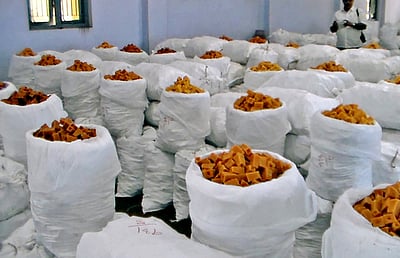 பிலிக்கல்பாளையம் சந்தையில் வெல்லம் விலை சரிவு