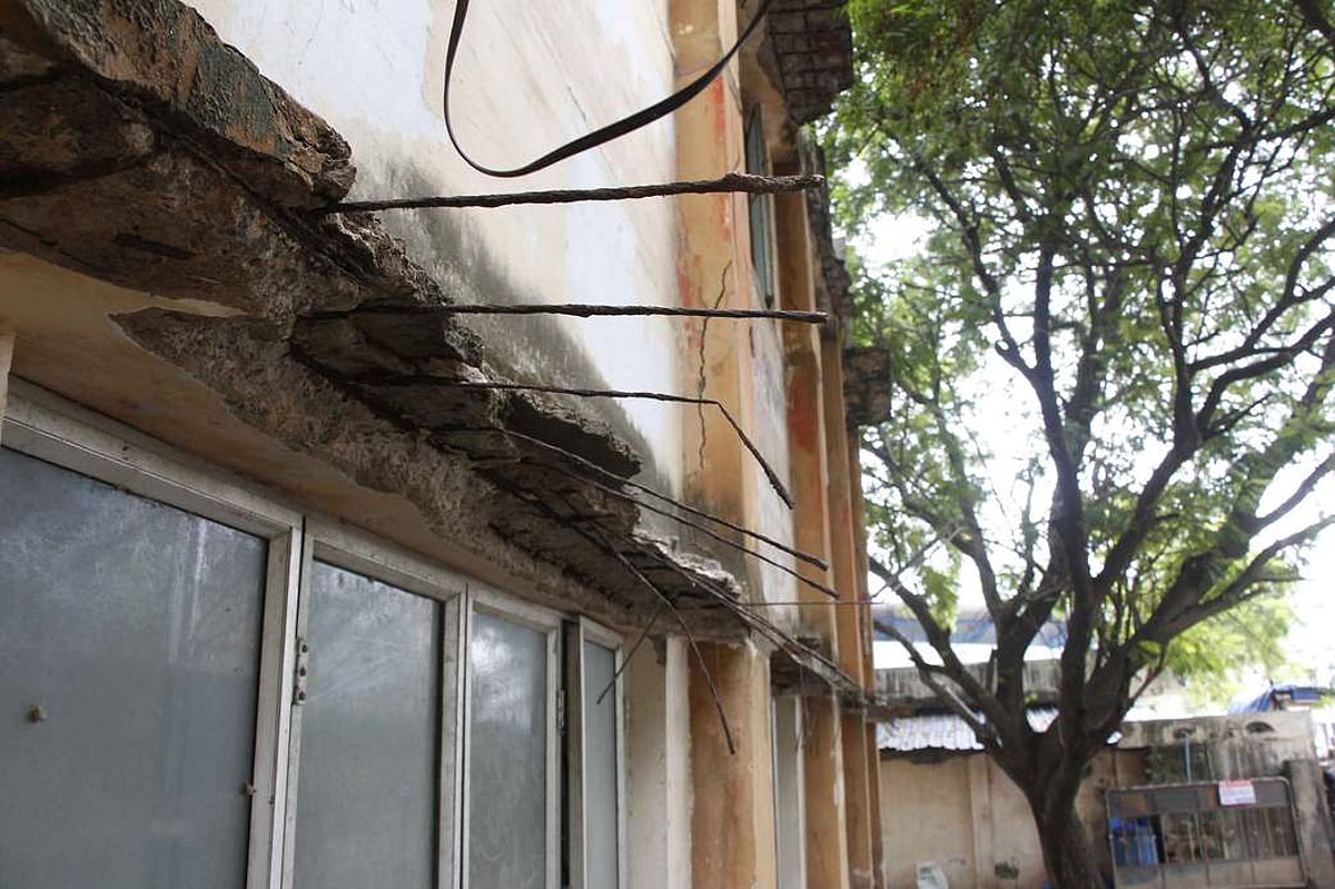 இடிந்து விழும் அபாயத்தில் ராமநாதபுரம் அரசு அருங்காட்சியகம்!