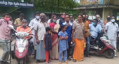 உதவித் தொகையை அதிகரிக்க கோரி மாற்றுத்திறனாளிகள் கம்பத்தில் ஆர்ப்பாட்டம்