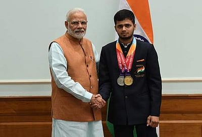 துப்பாக்கி சுடுதலில் பதக்கம் வென்ற வீரர்களுக்கு மோடி வாழ்த்து