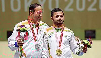 டோக்கியோ பாராலிம்பிக்: துப்பாக்கி சுடுதலில் இந்தியாவுக்கு தங்கம், வெள்ளிப் பதக்கம்