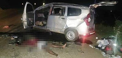 சிவகிரி அருகே கார் பள்ளத்தில் உருண்டதில் 3 பேர் பலி