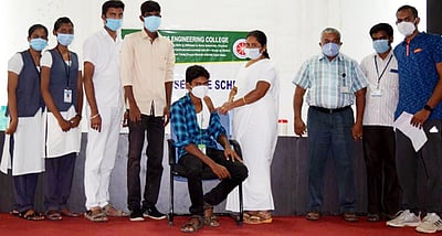 பில்டா்ஸ் பொறியியல் கல்லூரியில் தடுப்பூசி முகாம்