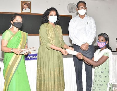 ஆதரவற்ற சிறாா்களுக்கு  நிதியுதவிக்கான ஆணைகள் வழங்கல்