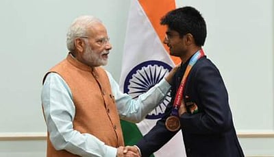 பாராலிம்பிக் பாட்மிண்டன்:  வெள்ளிப் பதக்கம் வென்றார் ஐ.ஏ.எஸ் அதிகாரி சுஹாஸ் யதிராஜ்!