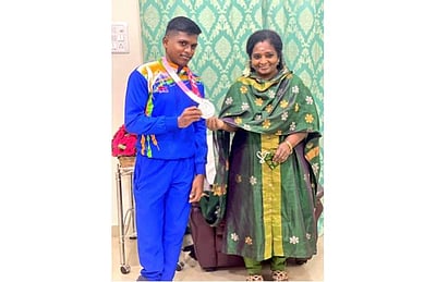 புதுச்சேரி துணைநிலை ஆளுநர் தமிழிசை சௌந்தரராஜனை நேரில் சந்தித்து வாழ்த்துப் பெற்றார் மாரியப்பன் தங்கவேலு