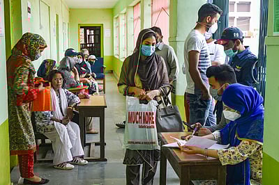 நாடு முழுவதும் 67.72 கோடி கரோனா தடுப்பூசிகள் செலுத்தப்பட்டுள்ளன