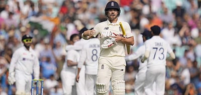 54 ரன்கள் மட்டும் கொடுத்து 2 விக்கெட்டுகளை வீழ்த்திய இந்தியா: இங்கிலாந்து உணவு இடைவேளையில் 131/2